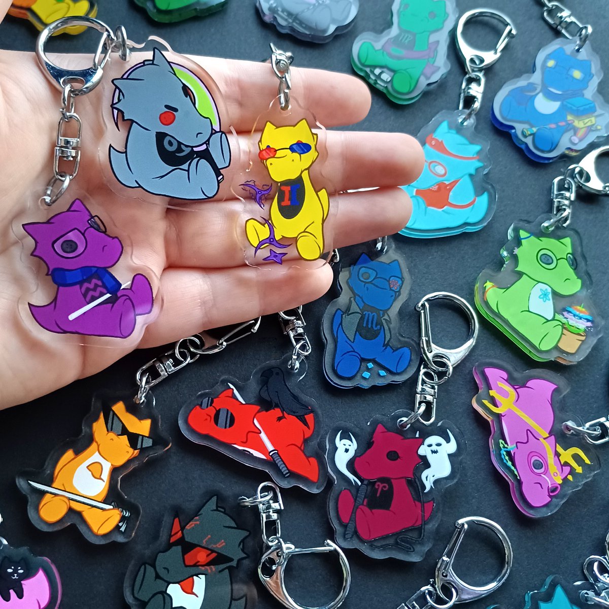 roundntalented's tweet photo. I updated my scalemate charms to have all the alpha kids (and some important extras) now too! This is my biggest Homestuck charm set so far, and they're always super fun to make 🥰💙 https://t.co/nFvN1Kt8ww
