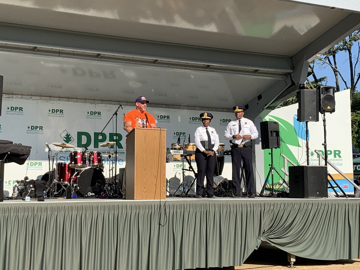 ATFWashington's tweet photo. HAPPENING NOW: @ATFWashington attends #NationalNightOut2022 to engage with the community and our partners. #NNO #ATF @FBIWFO
@DCPoliceDept @USMarshalsHQ #CSOSA https://t.co/aAcPXqXPly