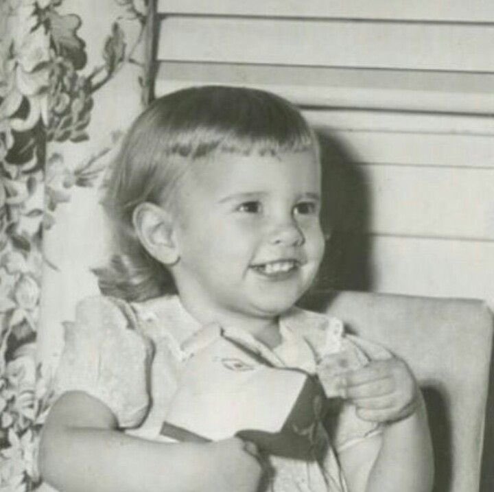 FineSkylark75's tweet photo. Here’s baby Stevie Nicks to brighten your day https://t.co/l9HGFBQnil