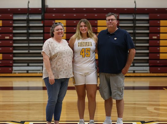 hhodges55's tweet photo. I got to visit with @CoachLaurenWBB at @CUChicago and I’m so glad to say I received an offer. It was an awesome visit. Go Cougars💛 @mikemillsnc @Go_Stanley @PGHMissouri https://t.co/txg4ACc41Q