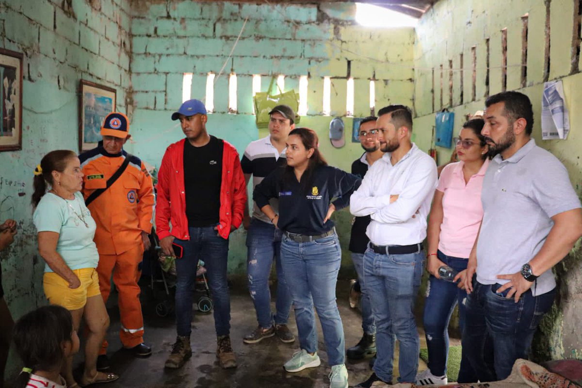 Sagertol's tweet photo. #NoParamos | Nuestro secretario Andres Barragán, junto a la directora de gestión del riesgo; Andrea Mayorquin, estuvieron hoy en el municipio 📍de Venadillo, donde ayer por cuenta de las lluvias se presentaron múltiples emergencias que afectaron a varias familias. Sigue 👇🏼 (1/2) https://t.co/DhAbvaPUws