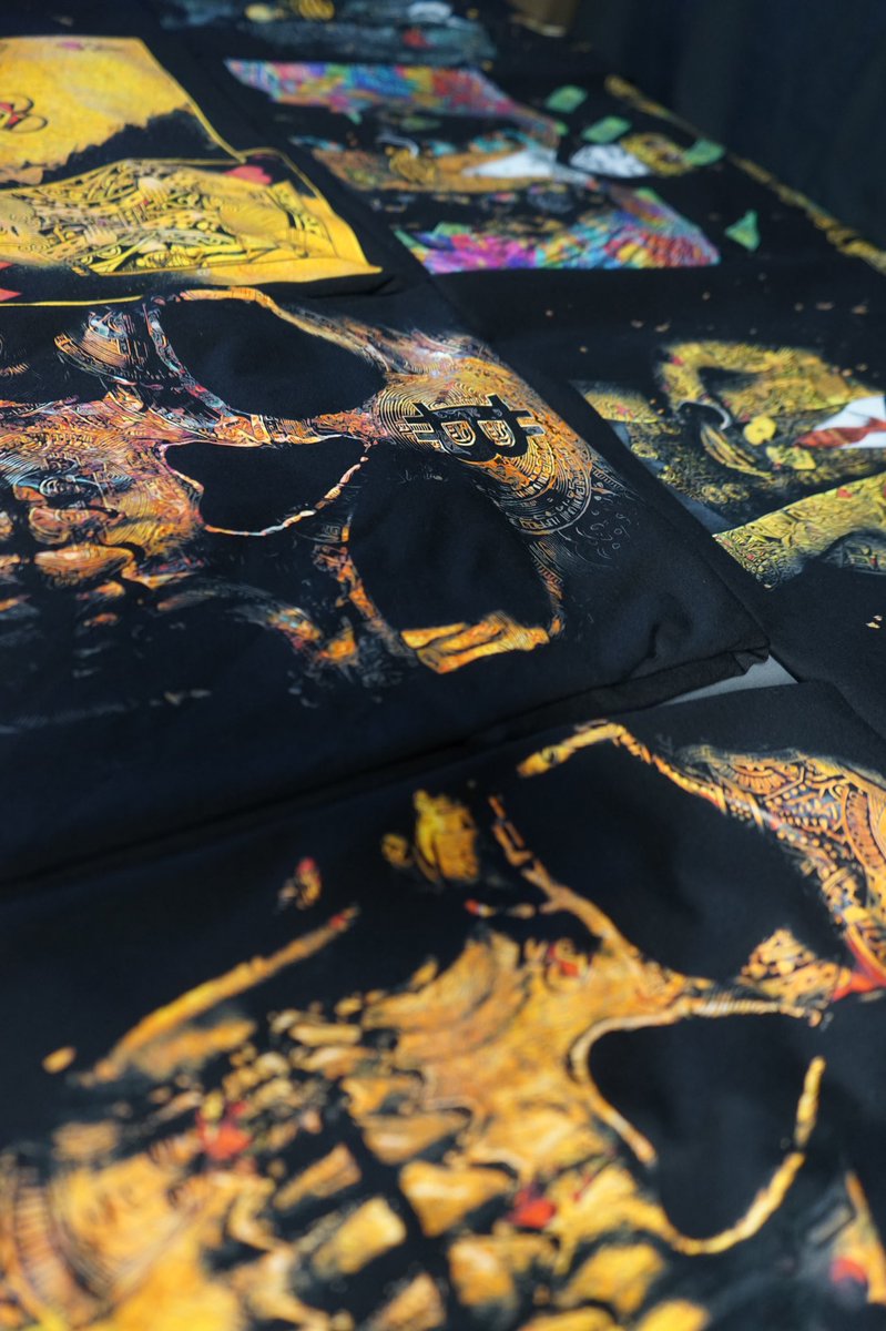thedopeart's tweet photo. This #DTG printing process is a freaking science. 😅 After ruining countless tee’s I think I’ve finally got it down! 

They’re looking crispy and washing well! 🥲🥳🤩. 

Next step is sending out some 1 of 1 #Royalswag to a dozen members of the the @EternalRoyals_ #nftcommunity! https://t.co/7X7dl3S5YK