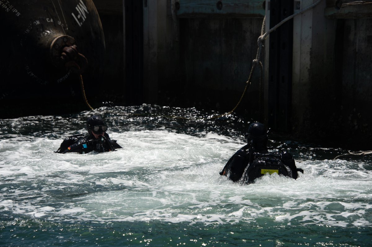 🇨🇦🇺🇸🇲🇽🇩🇪 Mine and surf clearance, hot-tapping and constructing cofferdams for salvage training. All in a day's work for #RIMPAC2022 multi-nation divers. 💪 #CapableAdaptivePartners @deutschemarine @USNavy @SEMAR_mx @Australian_Navy @RoyalCanNavy @MarineRoyaleCan