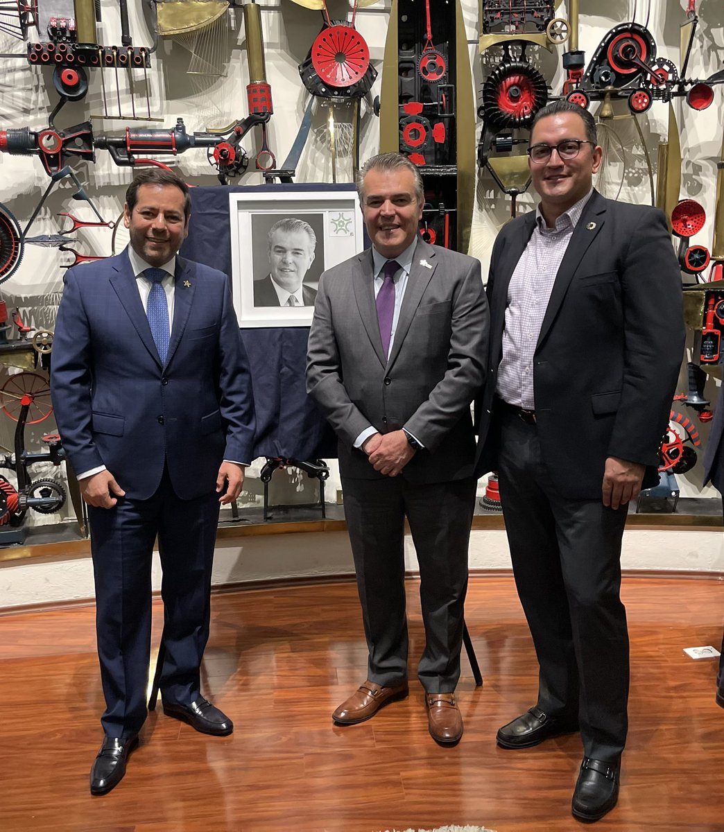 JACentenoR's tweet image. Qué gusto acompañar a @abugaberjose y a toda la familia @CONCAMIN en la develación de placa de @fcervantes5 como ex presidente de este organismo. Mi reconocimiento al liderazgo de ambos!