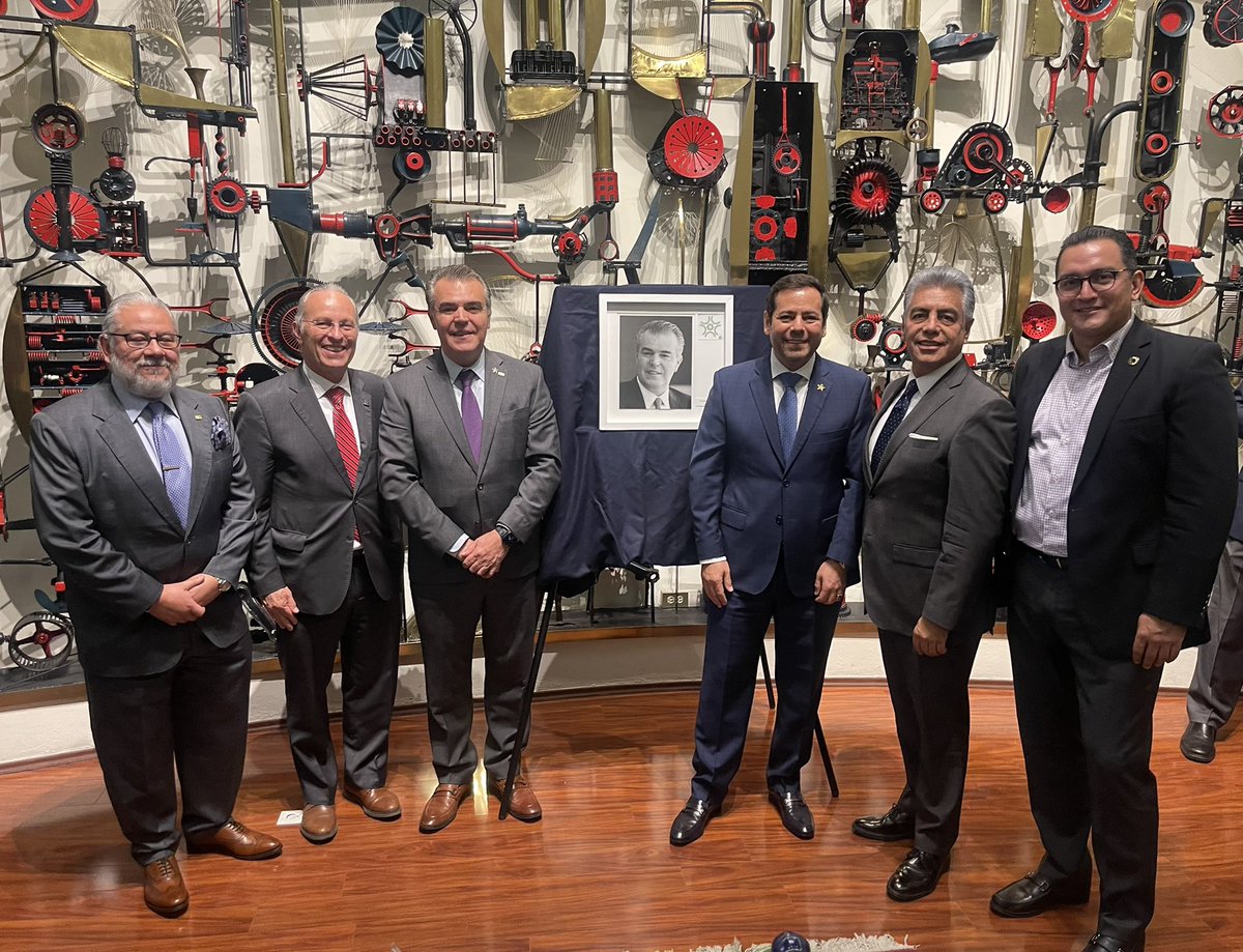 JACentenoR's tweet image. Qué gusto acompañar a @abugaberjose y a toda la familia @CONCAMIN en la develación de placa de @fcervantes5 como ex presidente de este organismo. Mi reconocimiento al liderazgo de ambos!