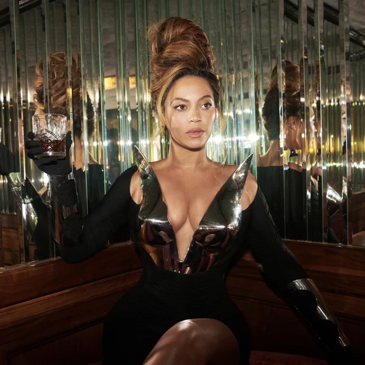 PopBase's tweet photo. Following the removal of ‘sp*z’ from #RENAISSANCE track ‘Heated,’ Monica Lewinsky is requesting Beyoncé to remove a lyric about her from her 2013 song ‘Partition.’

The lyrics: “He popped all my buttons, and he ripped my blouse/ He Monica Lewinsky-ed all on my gown.” https://t.co/3vnJme50lZ