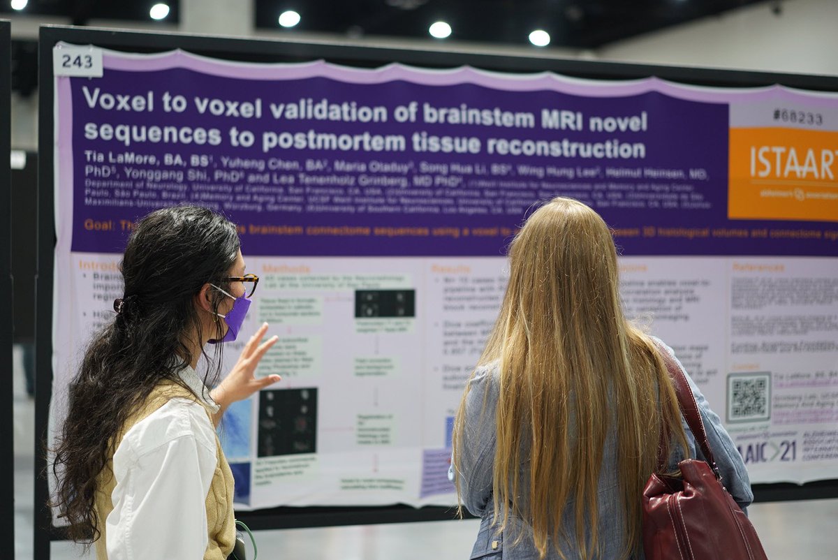 IanOh_'s tweet photo. My deskmate @TiaLamore (@GrinbergLab) explains her MRI + neuropathology project to @HeidiJacobsLab at #AAIC2022 https://t.co/JJestFws2Y