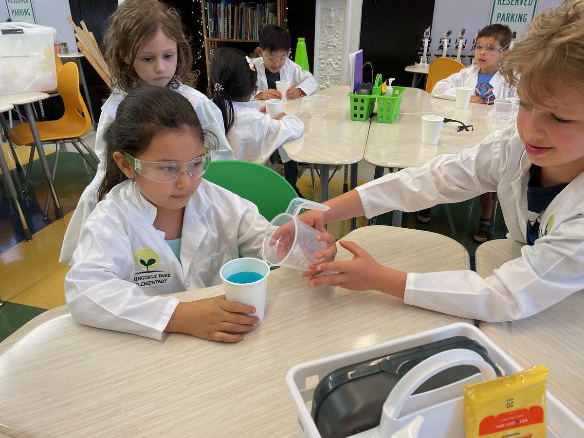STEMbieda's tweet photo. The @APS_SPARK dragons 🐉 in Mr. Freeman’s class are using chemistry 🧪 in the STEAM Lab to get out their new school year jitters! @TerryHarness @drjtoney @msbringslid @sarapruett5 #STEMifySPARK #jitterjuice https://t.co/gNp0qDW9pJ