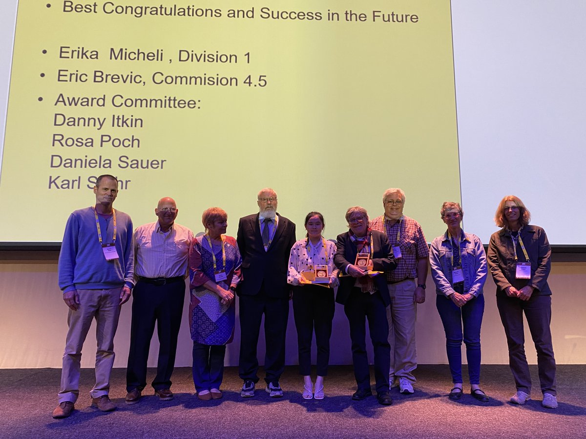 Congratulations to <a href="/YuxinMa_Olivia/">Yuxin Ma</a> awarded the Dan Yaalon Young Scientist Medal at #WCSS2022 🍾
