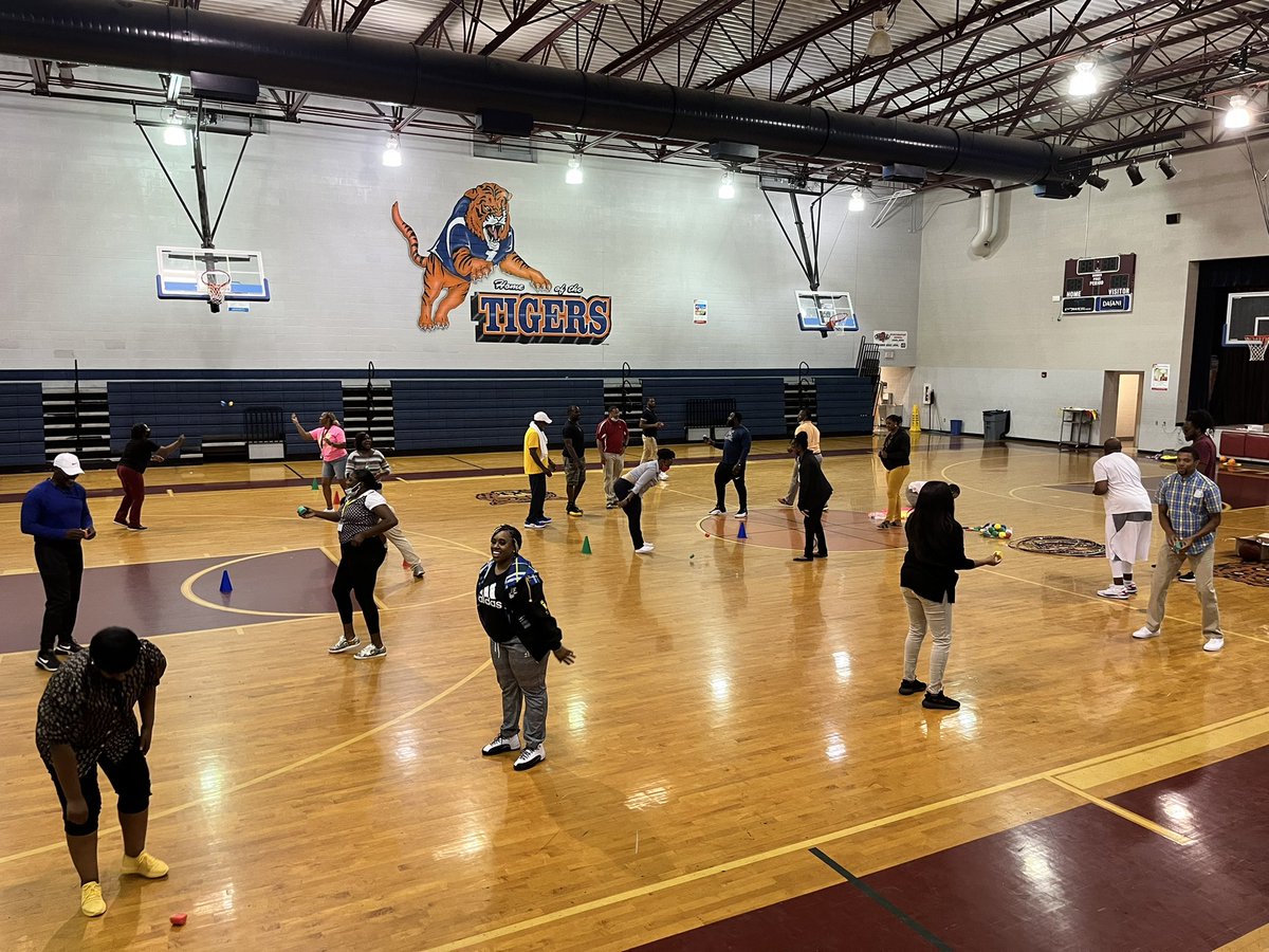 Physedmanrising's tweet photo. Great @CATCHhealth #physed training in Greenwood, MS! Attendees were fully engaged and are ready to take CATCH back to their campuses!
#catchworks #catchtraining https://t.co/DF2zOBpOiF