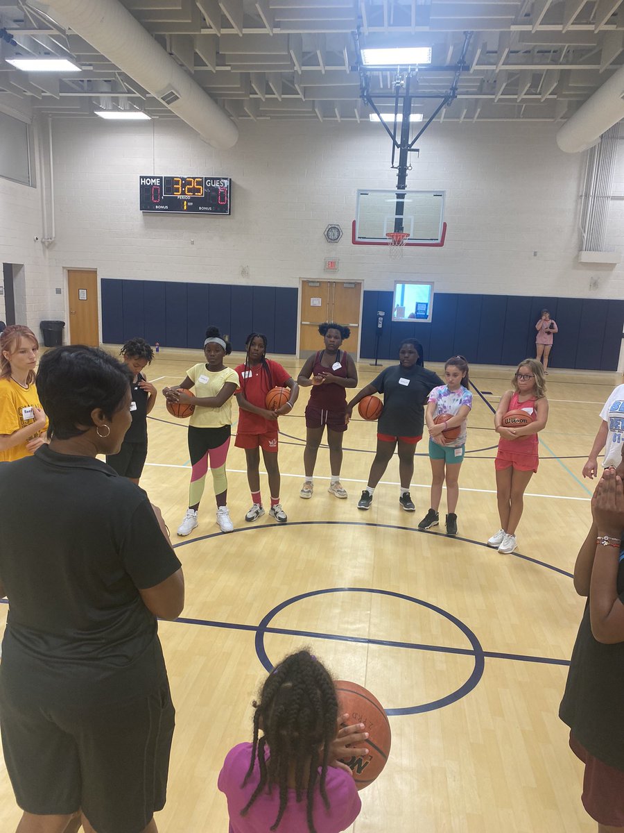 SCoachhailey's tweet photo. shout out to Varsity Women’s Coach Dupree from @eastwakehs 🙏🏿🙌🏿💪🏿⛹🏽‍♀️⛹🏼‍♀️🏀

Coach shared words of encouragement and participated in teaching drills in our session today! Special thank you Coach Dupree!!! @ZESGTMAGNET @ZebulonRecDept @UnityThroughCommunity https://t.co/5mLYlNismq