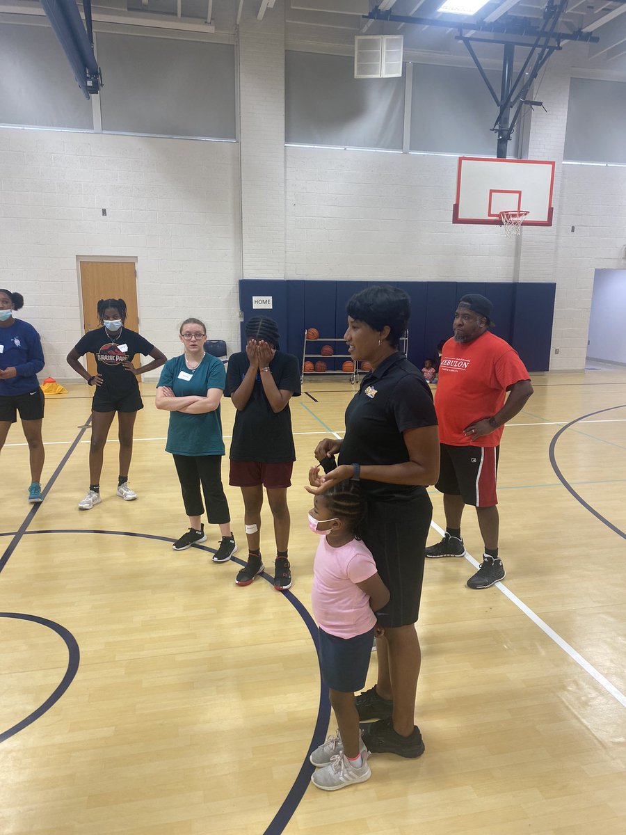 SCoachhailey's tweet photo. shout out to Varsity Women’s Coach Dupree from @eastwakehs 🙏🏿🙌🏿💪🏿⛹🏽‍♀️⛹🏼‍♀️🏀

Coach shared words of encouragement and participated in teaching drills in our session today! Special thank you Coach Dupree!!! @ZESGTMAGNET @ZebulonRecDept @UnityThroughCommunity https://t.co/5mLYlNismq