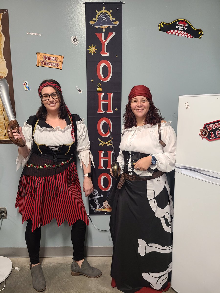 Helen_Cape1861's tweet photo. Our Pirates are out supporting Best Survey! Well done ladies! #OneTeam #teamspirit #loweslife @billmann1861 @JaneenV_HRBP @CramerJenell https://t.co/mccr01Iaje