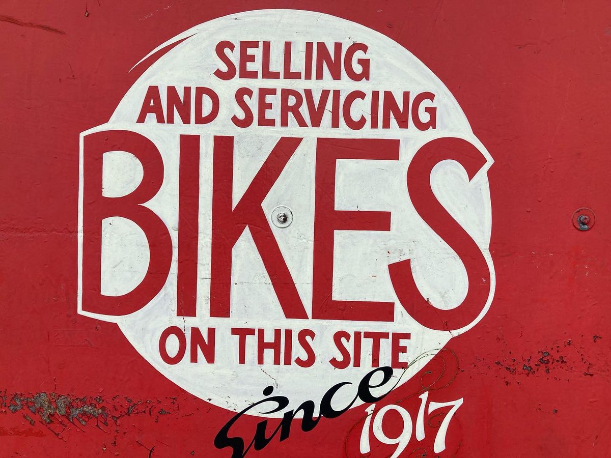 arranqh's tweet photo. after over 100 years selling bicycles, by Harold’s Cross bridge, still one of the handsomest shops in Dublin.
With beautiful painted shopfront, 2 vintage basement lights, even an old Michelin man ad.
The shop that has it all.
#dublinshops #dublindecoded https://t.co/85K46z3Uiy