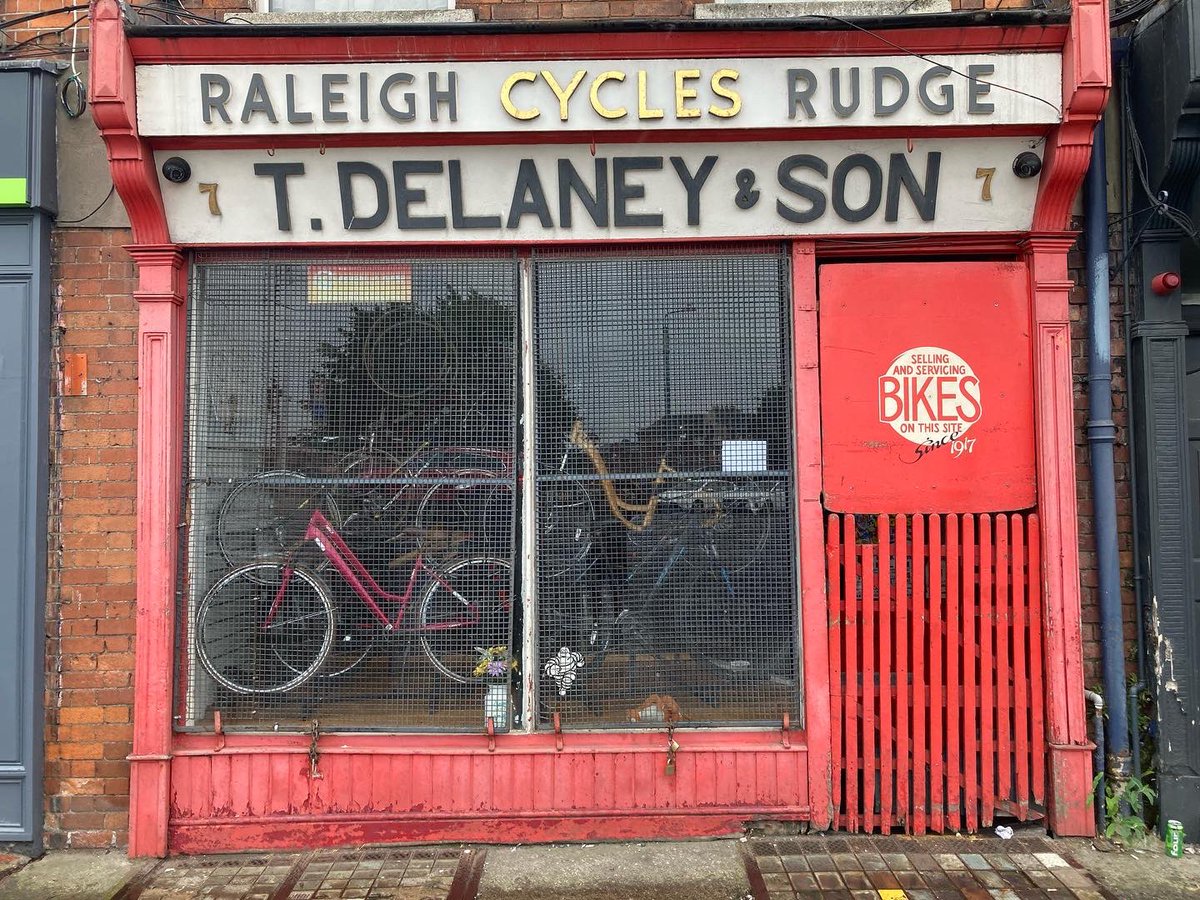 arranqh's tweet photo. after over 100 years selling bicycles, by Harold’s Cross bridge, still one of the handsomest shops in Dublin.
With beautiful painted shopfront, 2 vintage basement lights, even an old Michelin man ad.
The shop that has it all.
#dublinshops #dublindecoded https://t.co/85K46z3Uiy
