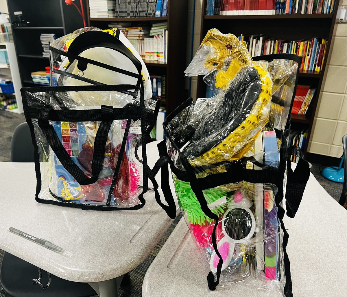TieKatrina's tweet photo. Yesterday, we got prepped to greet and spoil our new NAC staff! @MsArgueta_NAC and I had so much fun putting their goodie bags together! @CFISDELs @cfisdnac https://t.co/gnvmyP0Ikl