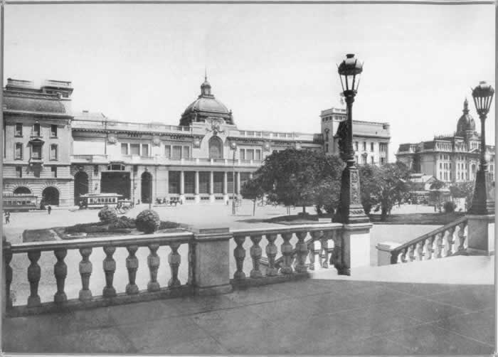 OldArg1810's tweet photo. El 2 de agosto de 1915 fue inaugurada la Estación de Retiro, diseñada en 1908 por los arquitectos Eustace y Roger Conder y Sydney G. Follett, y el ingeniero Reginald Reynolds, todos británicos establecidos en el país y que habían trabajado en obras previas para los ferrocarriles. https://t.co/Vf3r2hdr3x
