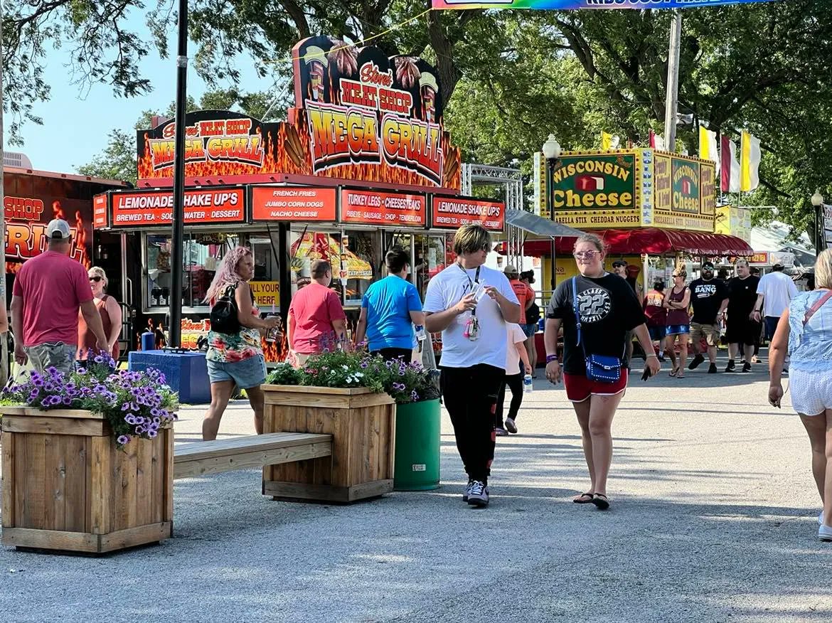 VisitQuadCities's tweet photo. It's Opening Day at the @mvfair! Get everything you need to know for this week of fun: https://t.co/Jh5yD54TPR #visitquadcities #quadcities #davenport #midwestisbest #midwestmoment #midwestexplorers #letsmakeplans #mvfair #mvfair2022 https://t.co/zuocc2HZf6