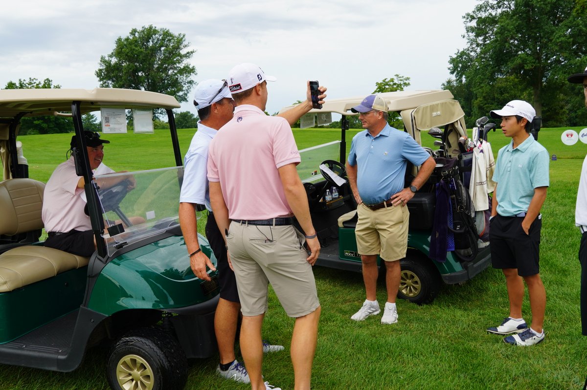 AJGAGolf's tweet photo. Kickin' the #JustinThomasJr off right! 

@justinthomas34 spent the whole day with our juniors, sponsors and volunteers👏 https://t.co/i2nlYUn43u