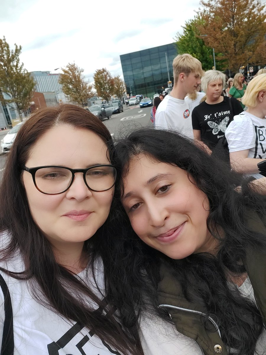 Lisa1979Marie's tweet photo. @yasmin_ali10 @mattgoss Love this picture hun. Such a fab day! Lovely to meet you in person!
#Brosettes & #Blockheads
❤️🇬🇧🤖❤️♾️💫 https://t.co/kjovtxhqVi