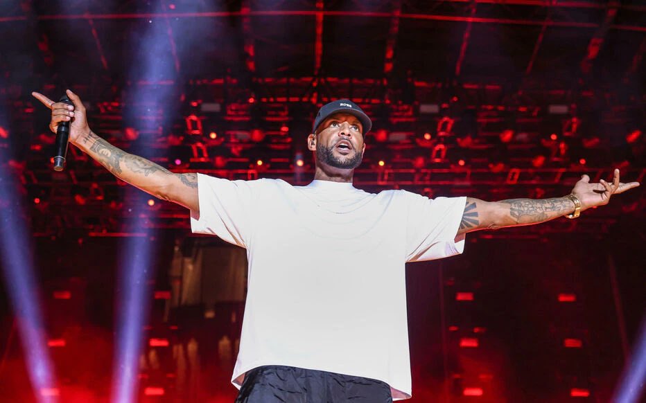MehdiiiDz_'s tweet photo. Instagram au lieu de supprimer les comptes qui font du cyberharcèlement  ils préfère faire supprimer celui de #booba  pour la 6 eme fois alors qu’il dénonce des arnaques #SoutienBooba https://t.co/U5LEO3yWFh