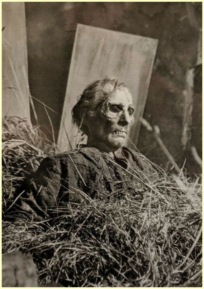 Peter Cushing in! TALES FROM THE CRYPT (1972)