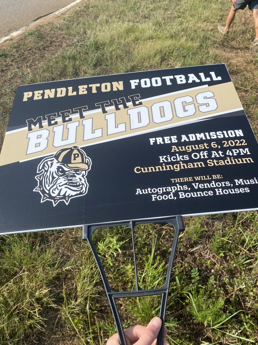 Meet the Bulldogs is this Saturday starting at 4:00! PRA teams, RMS, PHS JV all practicing. Vendors, food, jump jump castles! Kickoff to Football in Pendleton, SC! #DDVP #OneProgramOnePendleton