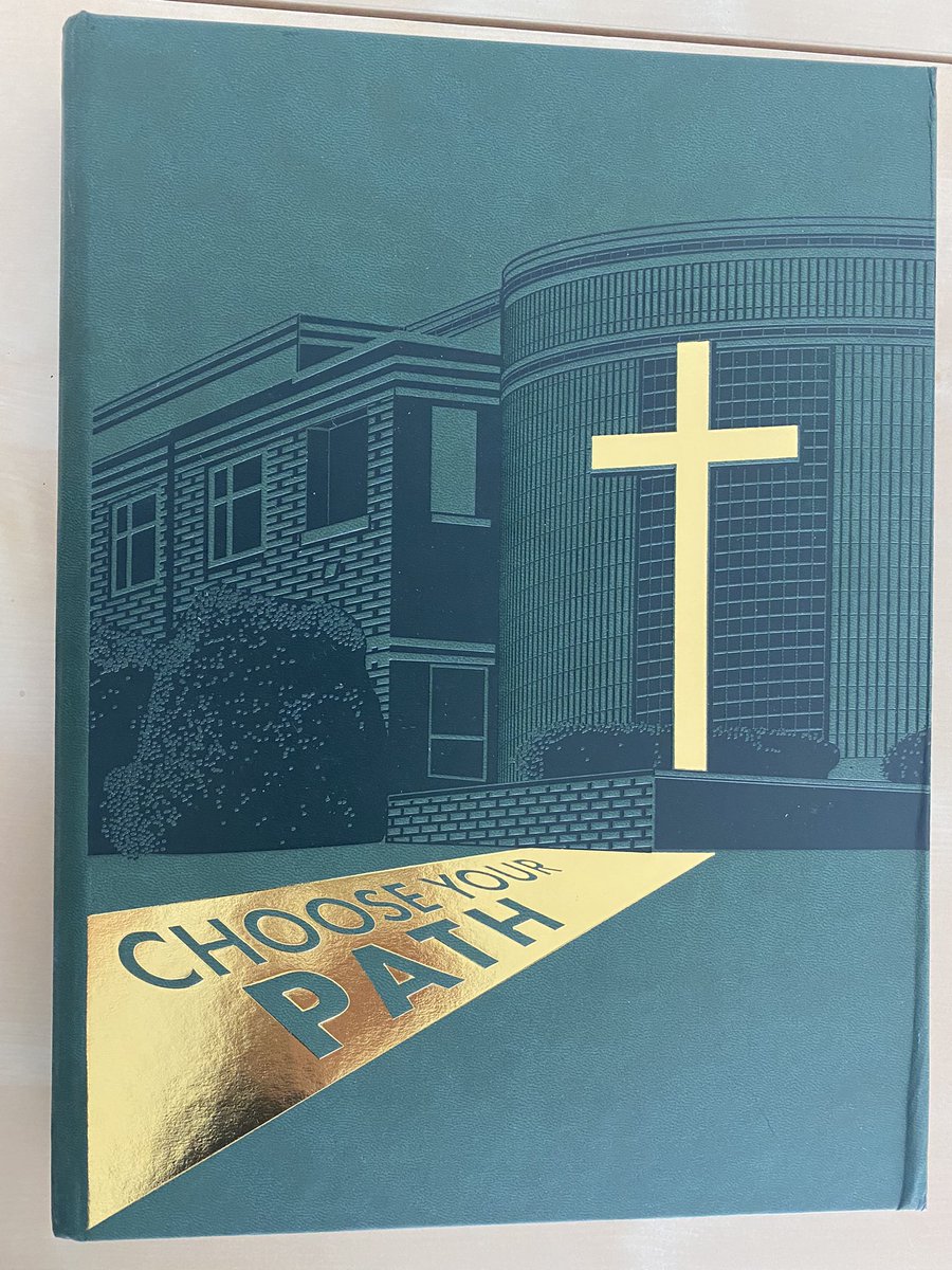 Yearbook pickup days for Class of ‘22 are this Thursday and Friday from 9:00am-12:00pm‼️Family members and friends are allowed to pick up books for graduated seniors!