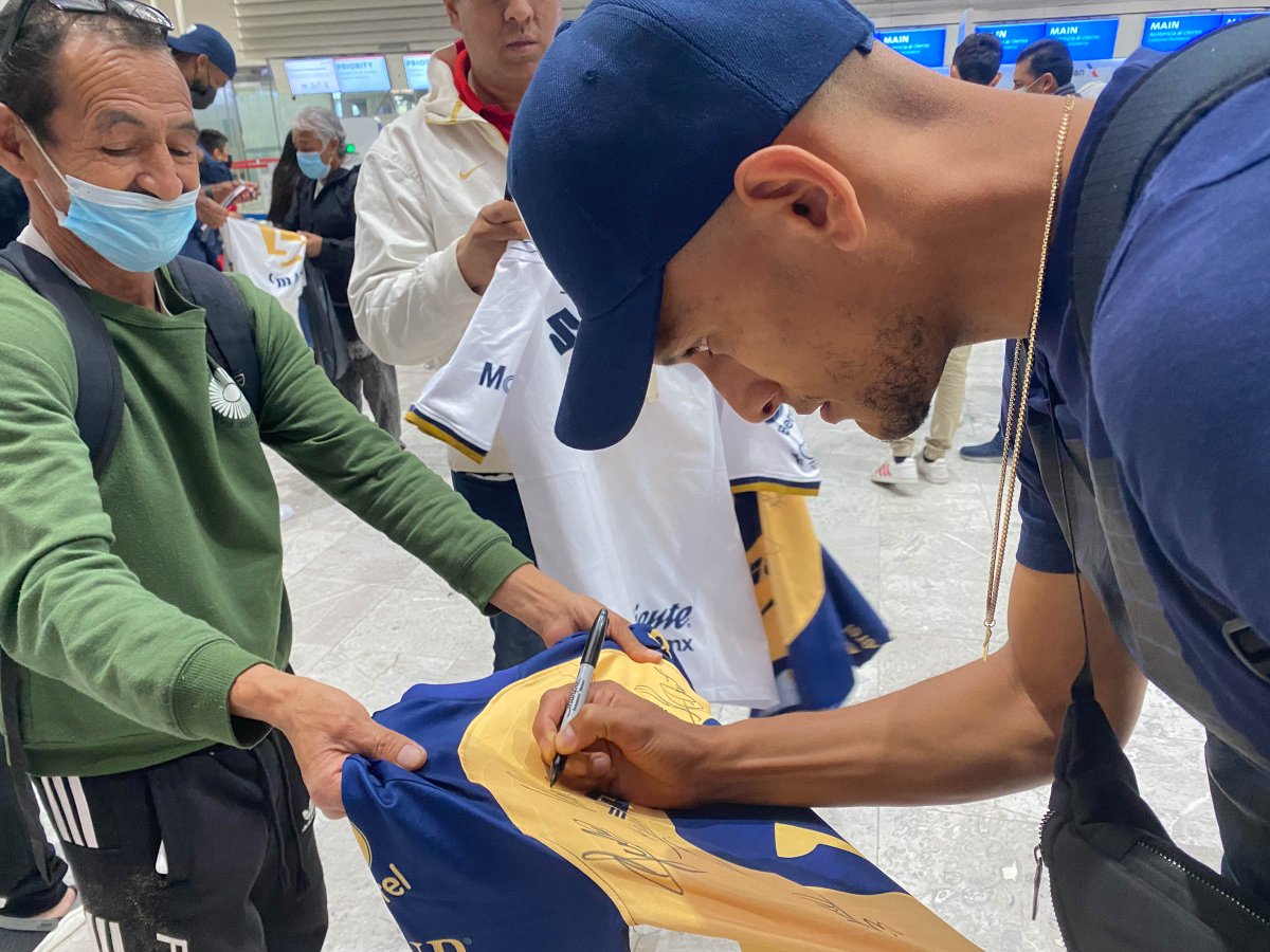 ¡Equipo completo! 🤜🤛

El resto de nuestros Pumas están listos para viajar a Barcelona.  ✈️🔥

#OrigenDeLaPasión #SoyDePumas