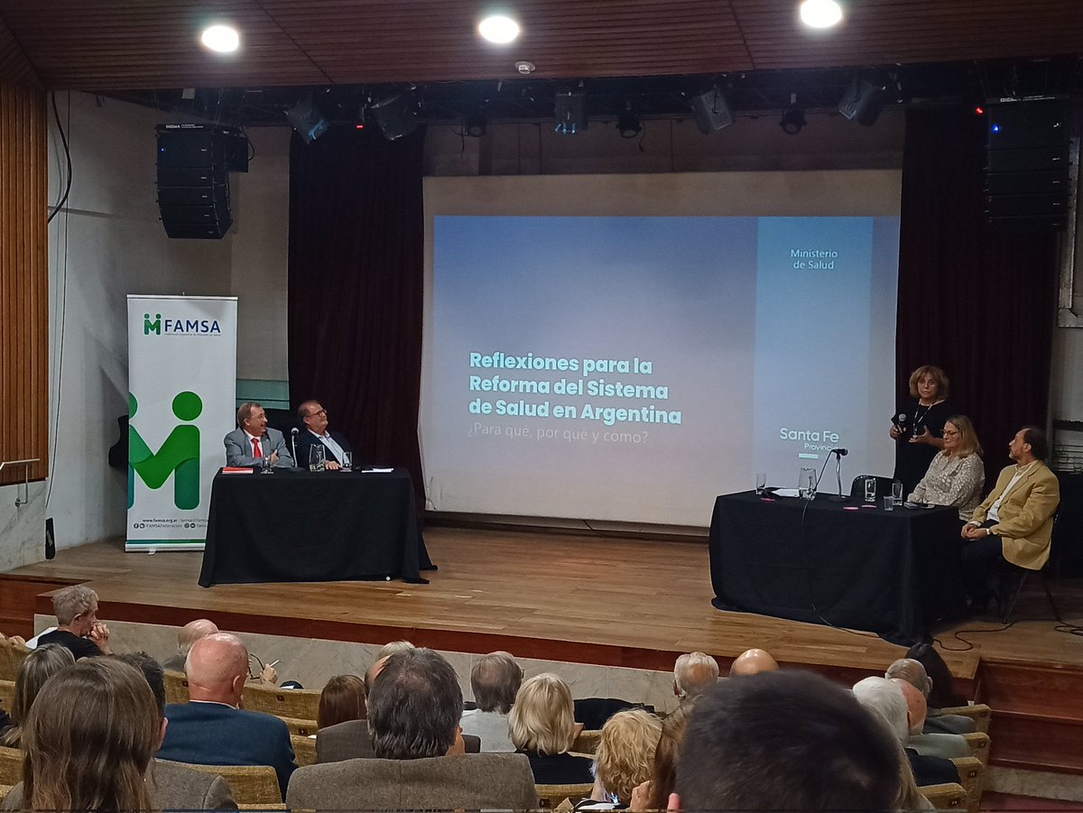 Pasó la exposición del Dr. <a href="/miguelcappiello/">Miguel Cappiello</a>, ex ministro de Salud de la provincia de Santa Fe, la de Rodrigo Sánchez Almeyra, Pte. De la Asociación de Clínicas y Sanatorios, y cierra la ministra de Salud provincial Sonia Martorano.