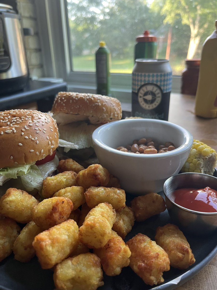 DraftGuyJared's tweet photo. #twobeertuesday #twoburgertuesday treat yourself https://t.co/IskJETMZ19