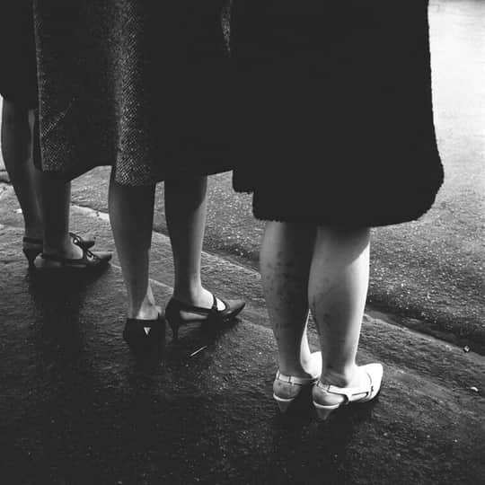 literlandweb1's tweet photo. "La verdadera amistad resiste el tiempo, la distancia y el silencio".
Isabel Allende
📷Vivian Maier https://t.co/zaCF3zaSj2