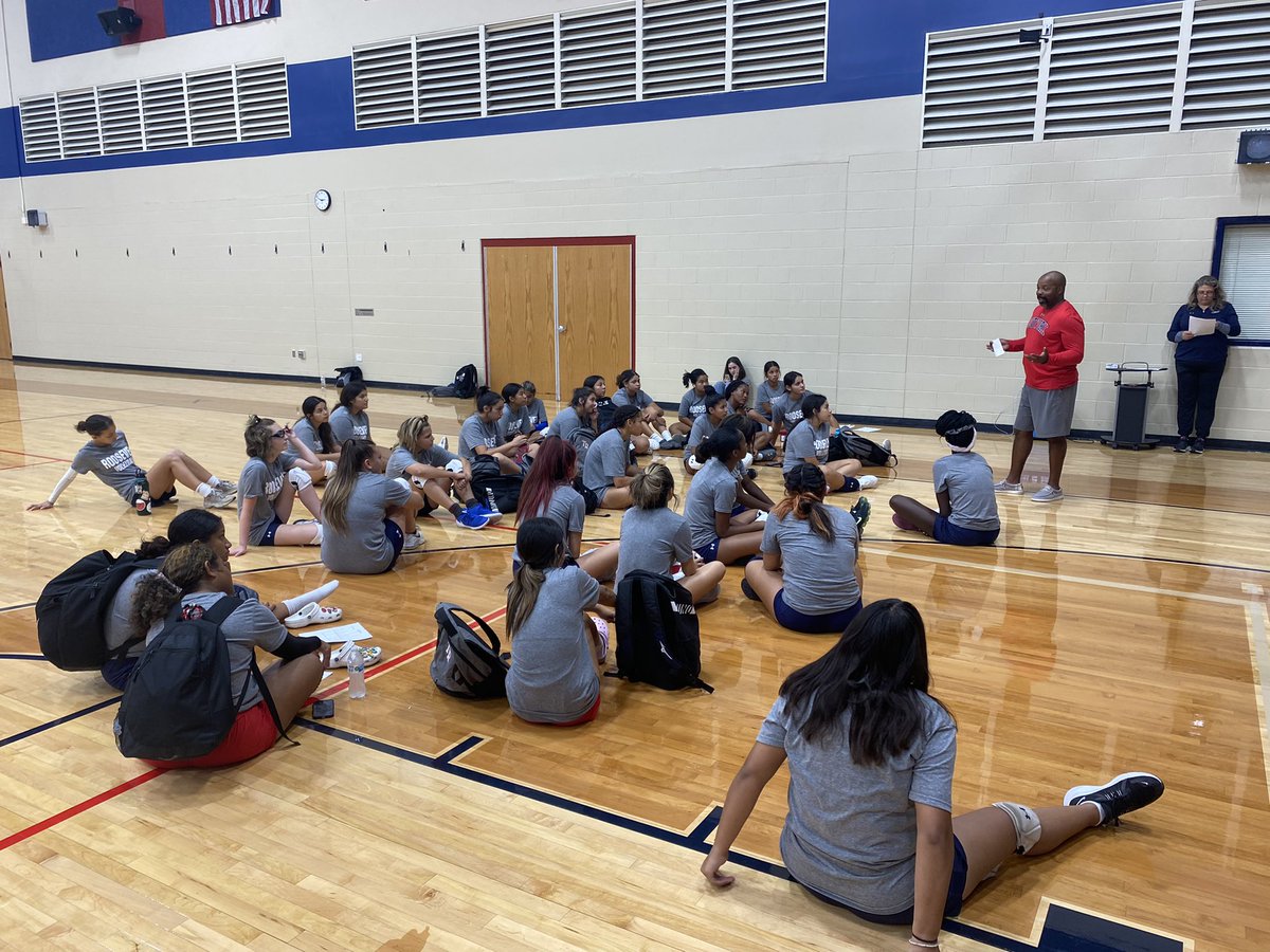 TRHS_VB's tweet image. Thank you to Coach Carroll for taking time out to speak with our volleyball team. #seasonishere #4waytest                                @NeisdAthletics @WeAreTRHS @mattcarroll2121 @TRRoughRiderFB @TRsportsbooster