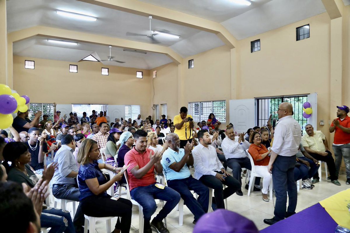 DominguezBrito's tweet photo. En Santo Domingo Este, Circ. 1, realizamos una exitosa y contundente asamblea de trabajo electoral y de organización con los bloques de intermedios de los Juan Pablo Duarte y Manuela Diez. 

¡Este 16 de octubre VOTA 3!
¡TRIUNFAREMOS! 

#FranciscoPresidente #Vota3 https://t.co/evy88joJxR