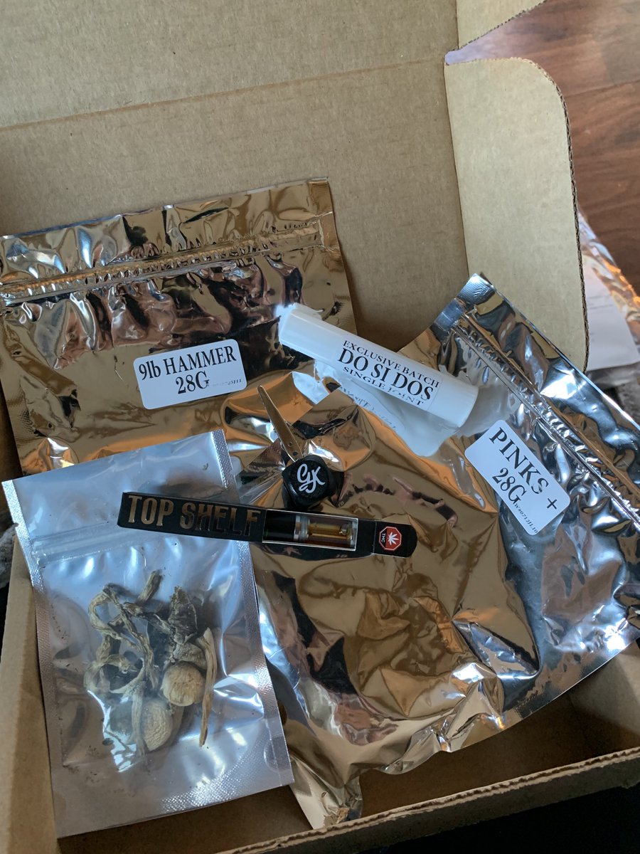 MetalqueenOG's tweet photo. Ontario rocks … I 🖤 𝕎𝔼𝔼𝔻 and things

#weed 
#getkush
⁦@getkushonline⁩ 
#doobieTime
#gettingstoned
#topshelf
#vapeit
#microdose

#stillsingle https://t.co/FLXTxdPOGr