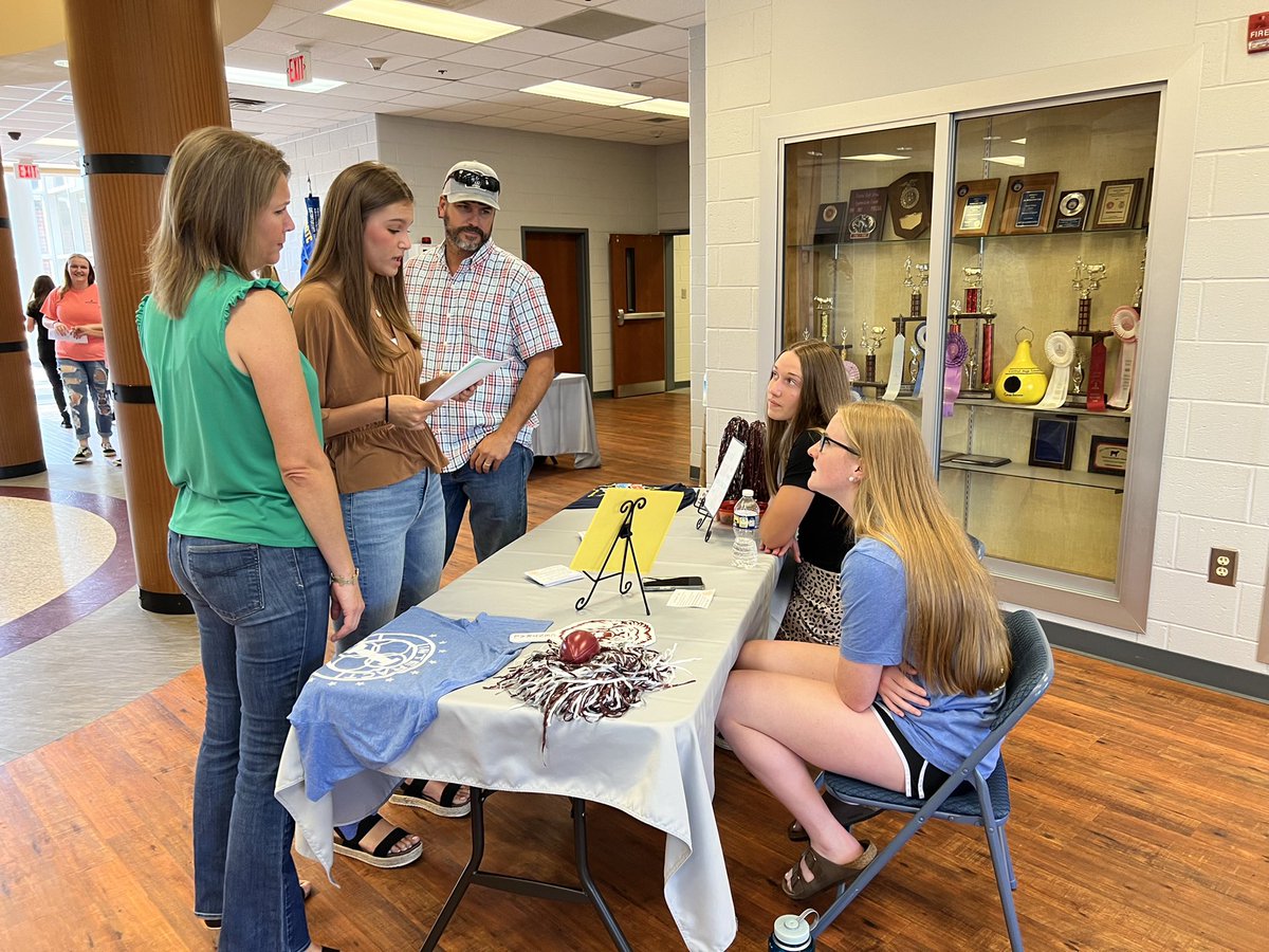 Kelly_Edwards15's tweet photo. Great to welcome our CHS students and parents in for open house last night and tonight.  Can’t wait for Friday to get here! #Lionstrong https://t.co/DfeyjMyuvb