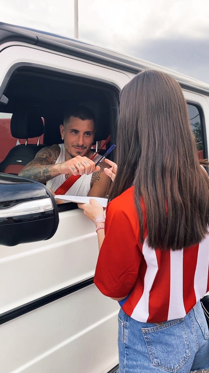 cesaar25__'s tweet photo. Giménez ha mirado así a mi novia. Creo que me acabo de quedar soltero jajajaja https://t.co/ty9kasxN8G