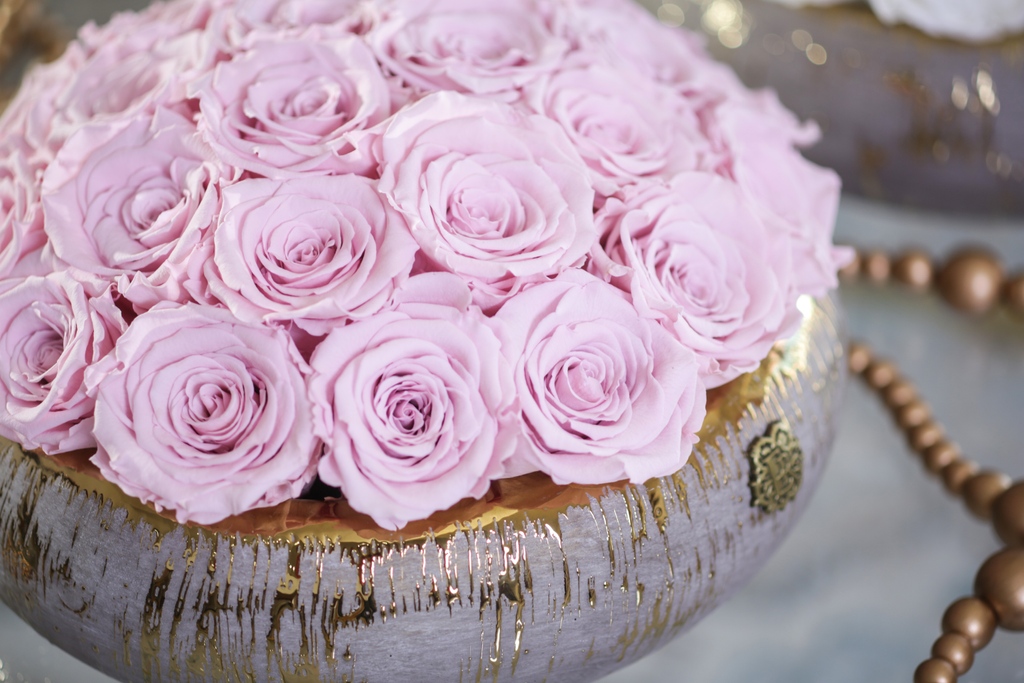 EternalRosesNY's tweet photo. Go ahead, make them jealous!  Nothing screams it more than our Tiffany Centerpiece in Blush.  Mix and max colors for a perfect decor to any space. https://t.co/FkAWdCpSqY