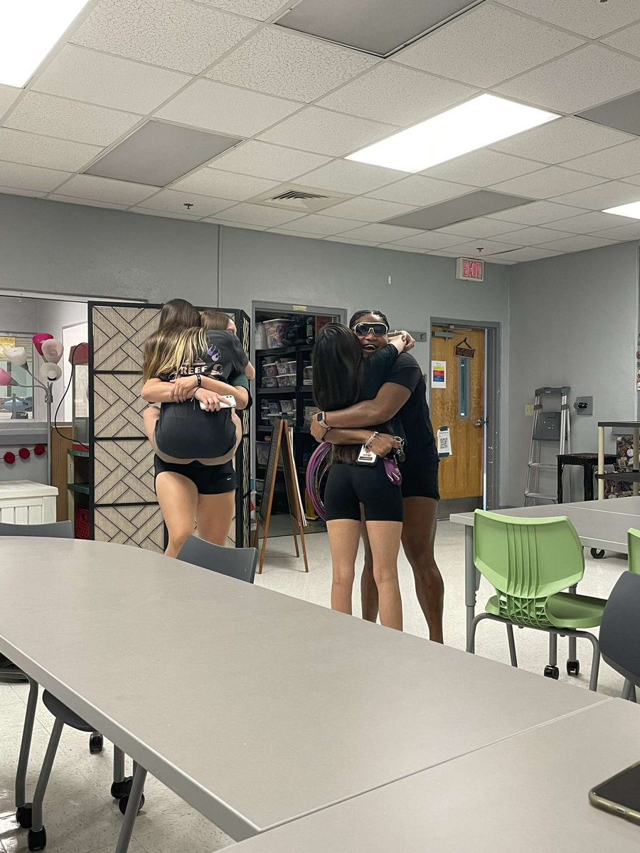 Anniel_Buchanan's tweet photo. Loved popping into SGA’s meeting today!! It was so great to see everyone again and the energy was top notch!! Loved it! Can’t wait to see what y’all do this year #godogs 💚🤍 @EvanaFretterd @FPCSGA https://t.co/xKagKpFTik