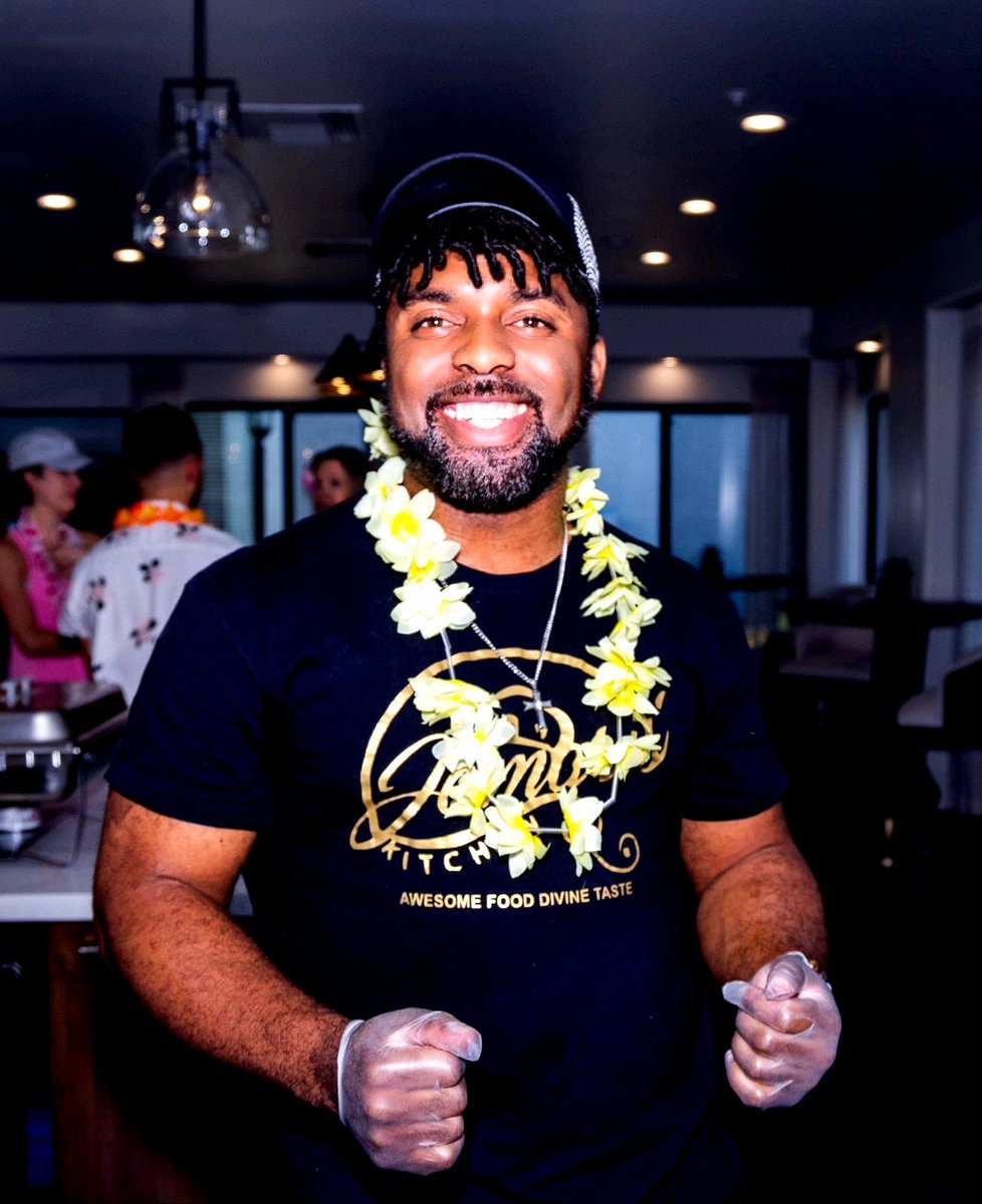 JamarisKitchen's tweet photo. Second wind!!! The Luau was amazing...thanks for having me!!! Still BOOKED!!! When its good they Keep Calling 😜
#BlackOwnedBusiness #privatechef #catering https://t.co/Si3gEexoKa