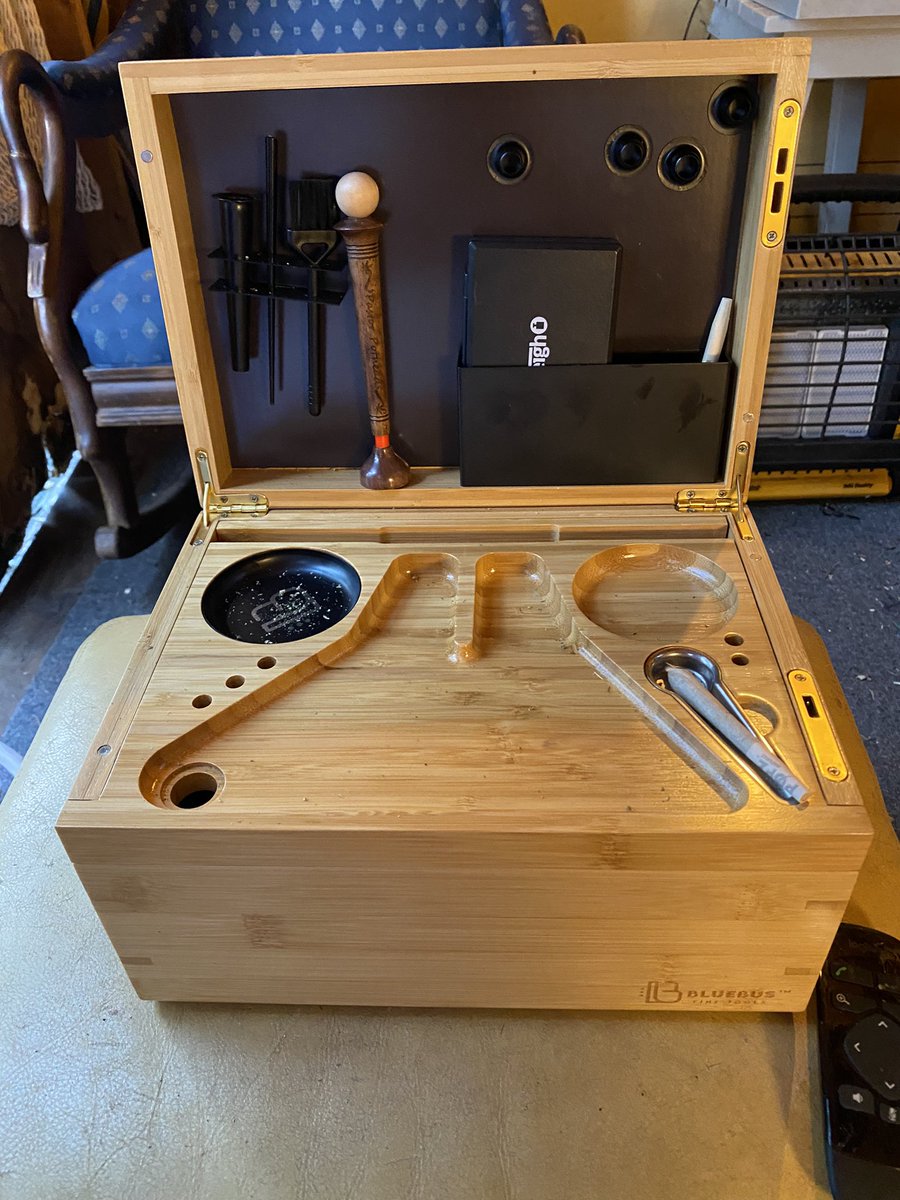 Tonight’s session is <a href="/RedEyeSocialCLT/">Charlotte Smokers Club</a> Oreoz in a <a href="/realkingpalm/">🌴King Palm🌴 Real Leaf Cones</a> Popz Hemp Cone. #Mmemberville