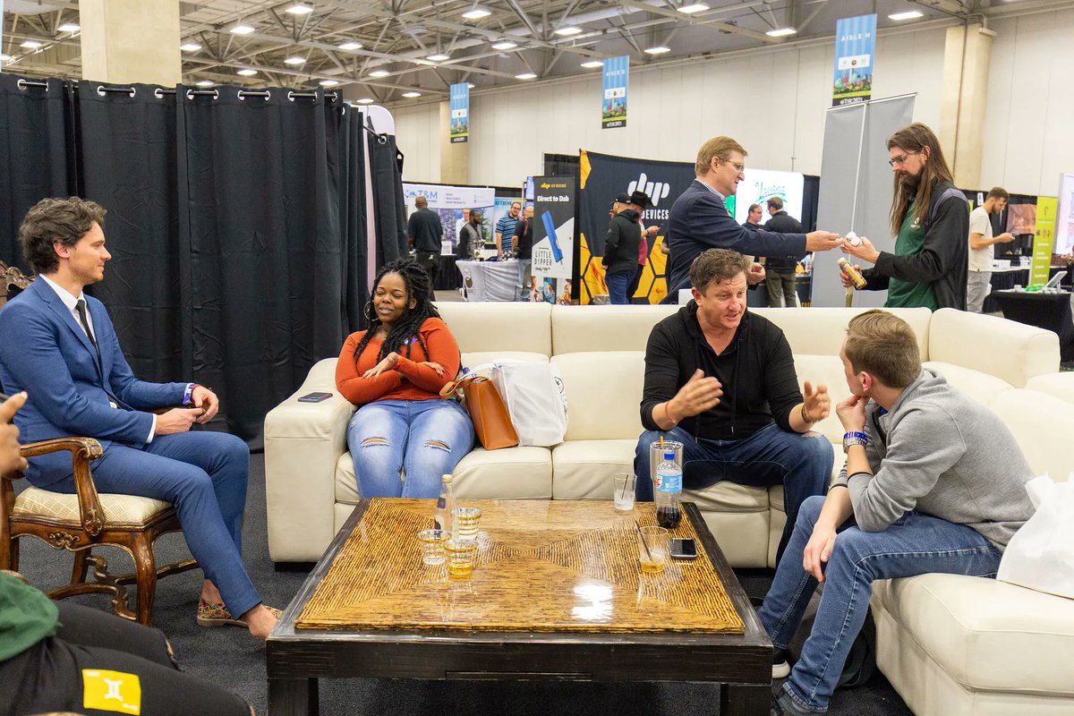 kush_con's tweet photo. #KushConTampa is more than a trade show, it's about connections. Network with more than 5,000 industry professionals throughout the weekend!

Get your tickets here 👇
https://t.co/IQGt19zIyz https://t.co/0ApExwBYEl