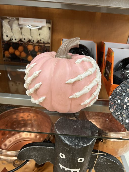 This feels sexual somehow https://t.co/qikcW5CxpZ<a href="/tag/revengeofthe5th"class="tags"><span>#revengeofthe5th</span></a>