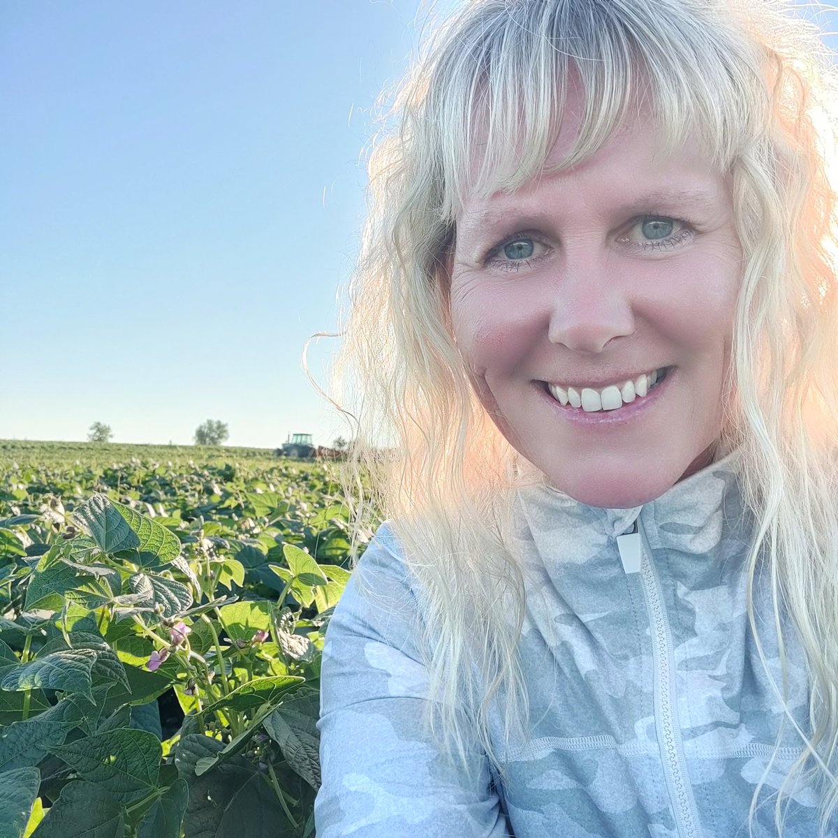 JuanitaBorland's tweet photo. They grew again! #blackbeans #summer #grow #green #eveningwalk #walkyourfields #croptour #farmerswife https://t.co/RvMTiCTx2L