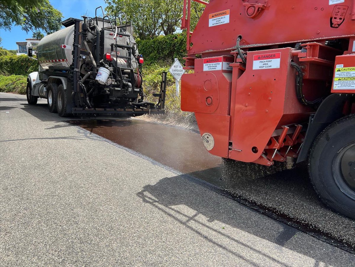 RamseyAsphalt's tweet photo. Hope Ranch annual chip seal road maintenance. A special thank you to @standardemulsions for supplying the cleanest PMRE chip oil and to BuellFlat Rock Co. for supplying the 5/16” chip rock.
📍Hope Ranch, CA
✅ 450,000 sq. ft.
#RamseyAsphalt #InspiredtoServe #ChipSeal https://t.co/GjktqBWyKI