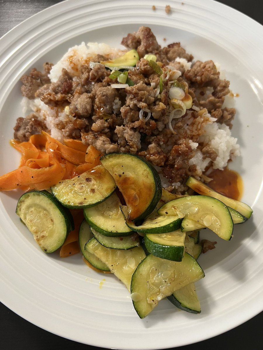 AgriPV10's tweet photo. Pork & Zucchini Bibimbap #HelloFreshPics by #ChefMeg 👌
@HelloFresh https://t.co/RSVCLa7haV