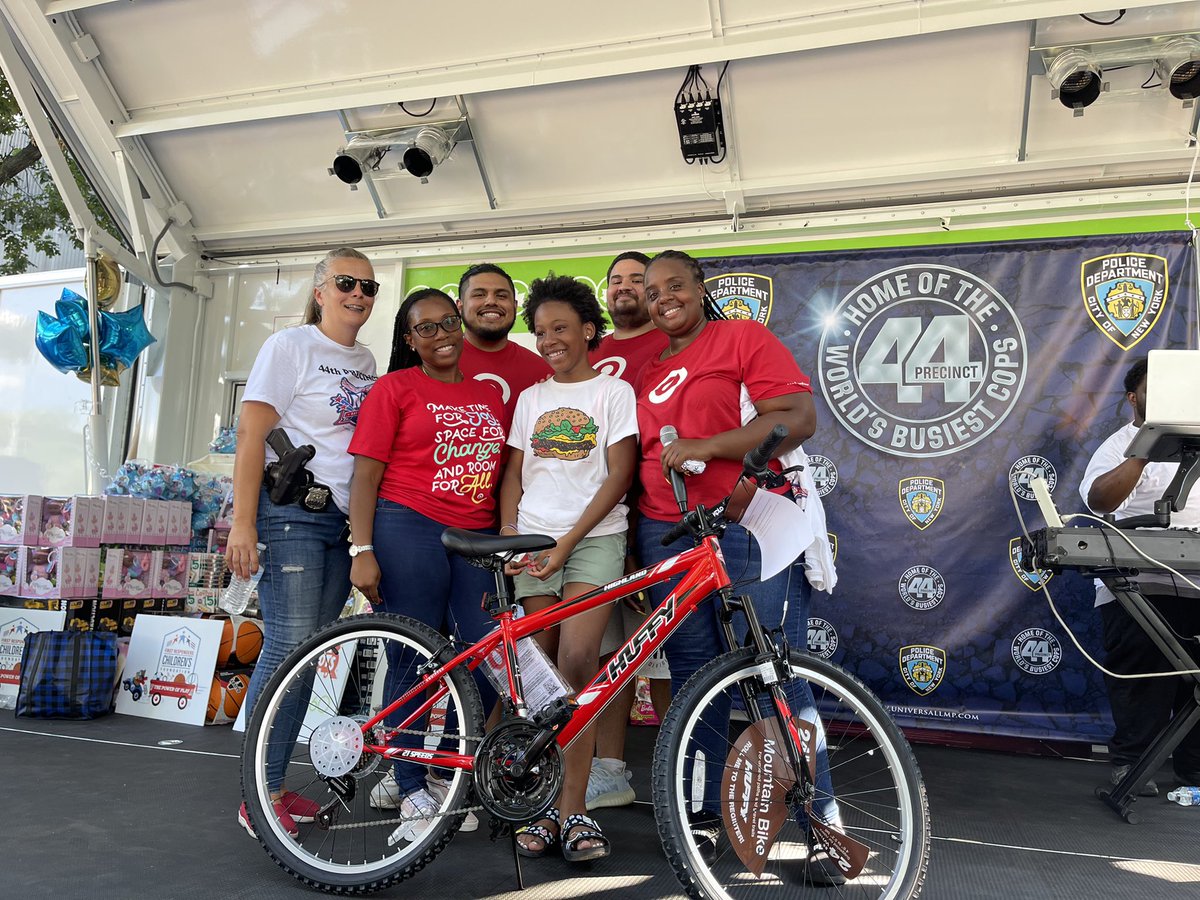 Super excited to be able to give back to our community!!! #T2475 #NationalNightOut2022 <a href="/NYPD44Pct/">NYPD 44th Precinct</a> <a href="/EmpressTkia/">Tamkia Currie</a> <a href="/PratimaMMangar/">Pratima Mangar</a>