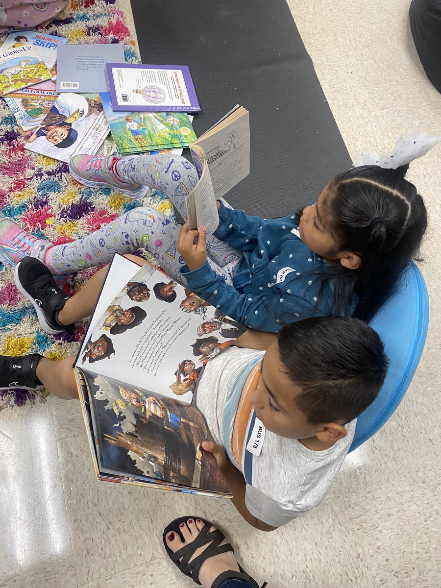mrsabbyher's tweet photo. Day 2 in 2nd grade was SWEET!! I could totally get used to the hugs and notes. My class in the best and we are going to have a great year. 😍 @OGESeagles @OGeagles2nd https://t.co/yxhKV3ijxF