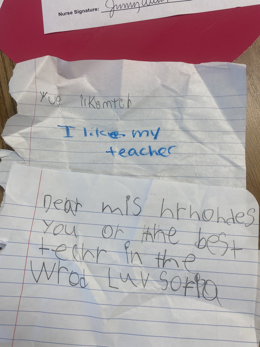 mrsabbyher's tweet photo. Day 2 in 2nd grade was SWEET!! I could totally get used to the hugs and notes. My class in the best and we are going to have a great year. 😍 @OGESeagles @OGeagles2nd https://t.co/yxhKV3ijxF