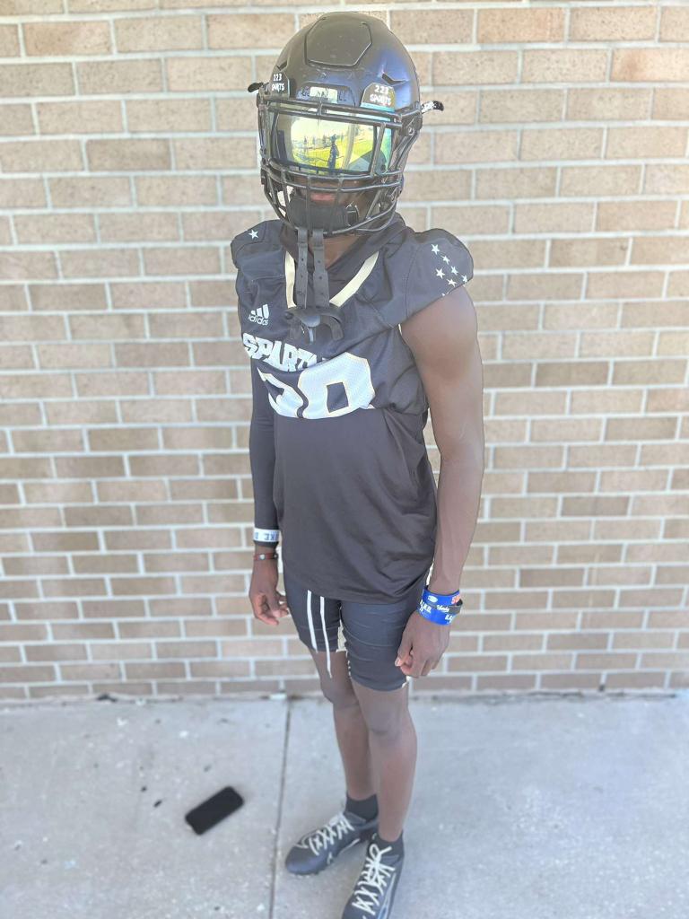 CoachGreen_3's tweet photo. No 3️⃣3️⃣ A name to get use to  hearing "TO" Antonio Morgan this DB has turned heads this spring and earned a D1 ⭕ffer this summer and is poised for a breakout season‼️🟡⚫

Read his evaluation: 
@PinellasHSMedia @LHS_SPARTANS1 @T0NI0M
https://t.co/KTC2hKgXeI https://t.co/bPkxMbIehX